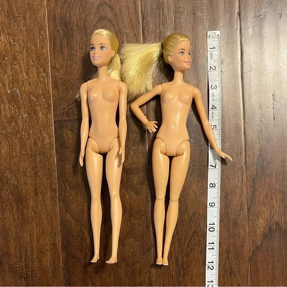 Two Barbie Dolls Millie Blonde Left Side Part Flat Feet Bent Right Arm 2015 - Picture 4 of 8